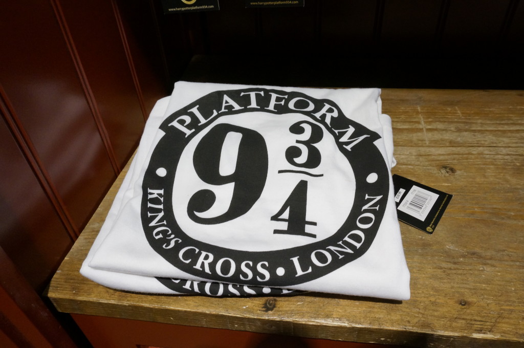 Harry Potter Gift Shop At Platform 9 3 4 London A Photo Tour Souvenir Finder