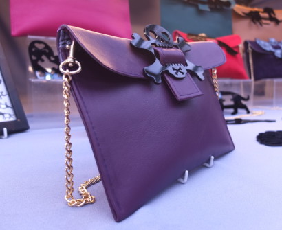 Shopping Covent Garden- London’s Most Convenient Market for Handmade Souvenirs handmade purse london souvenir convent garden apple market