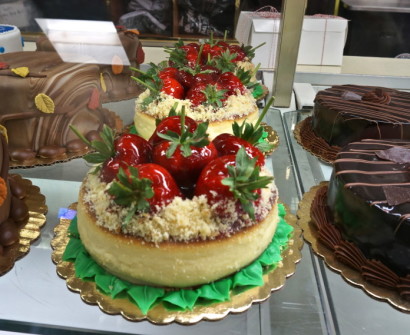Love Cake Boss? Carlo’s Bake Shop– an Easy Visit from NYC (with tasty souvenirs!) Cake boss carlos bakery