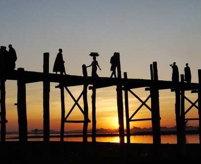 How to Shop Burmese Longyi Skirts (and wear them back home) bein bridge at sunset myanmar burma