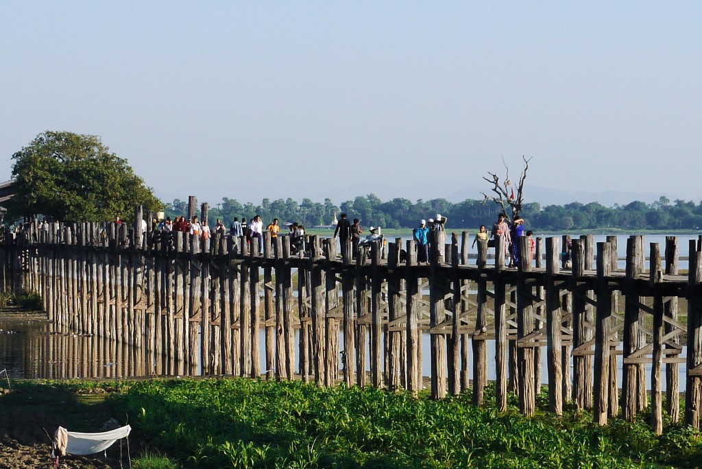 u bein bridge U Bein Bridge Mynamar Burma teak wood monks