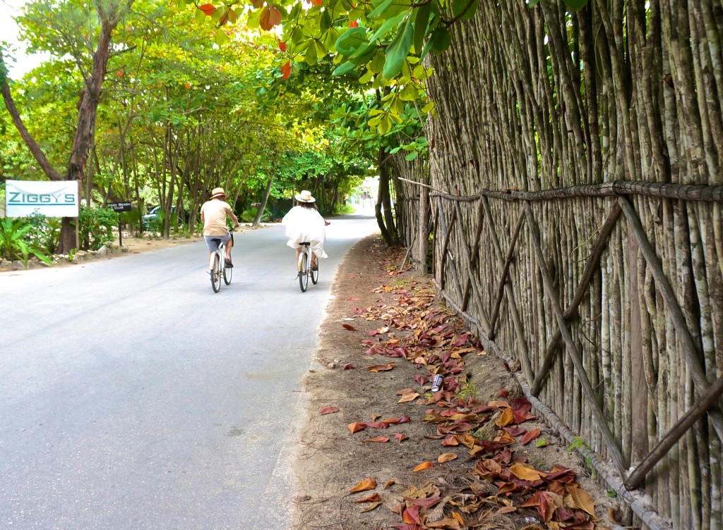 tulum beach road