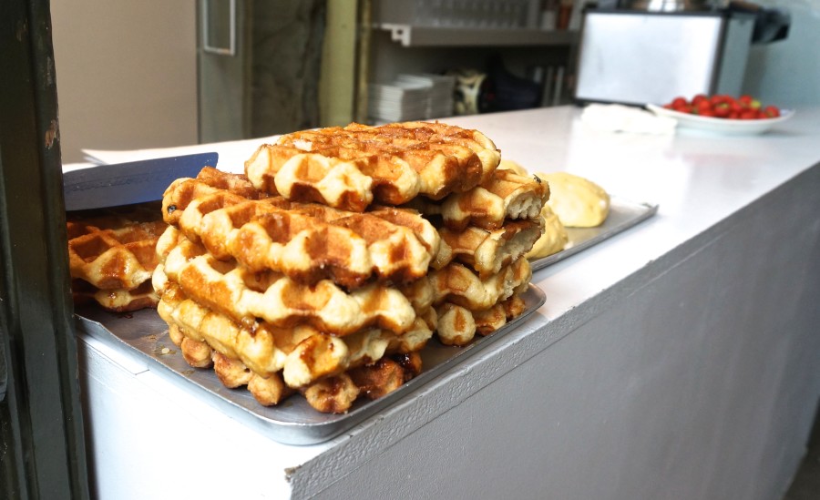 TasteTesting Belgian Waffles Liege and Brussels Gaufre Souvenir Finder