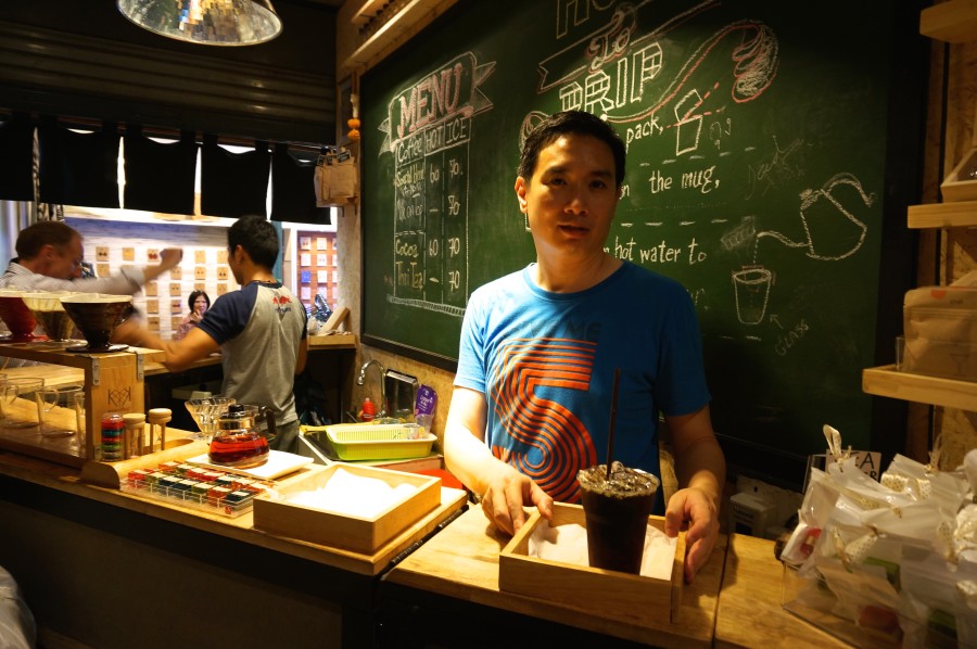 thai pour over coffee