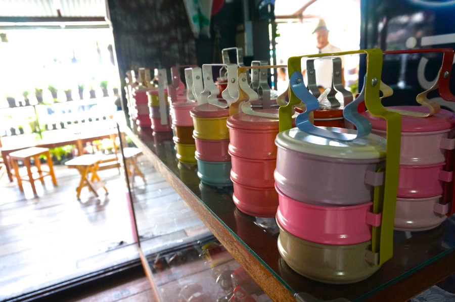 thai tin lunch boxes