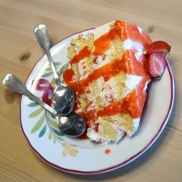 norwegian strawberry cake