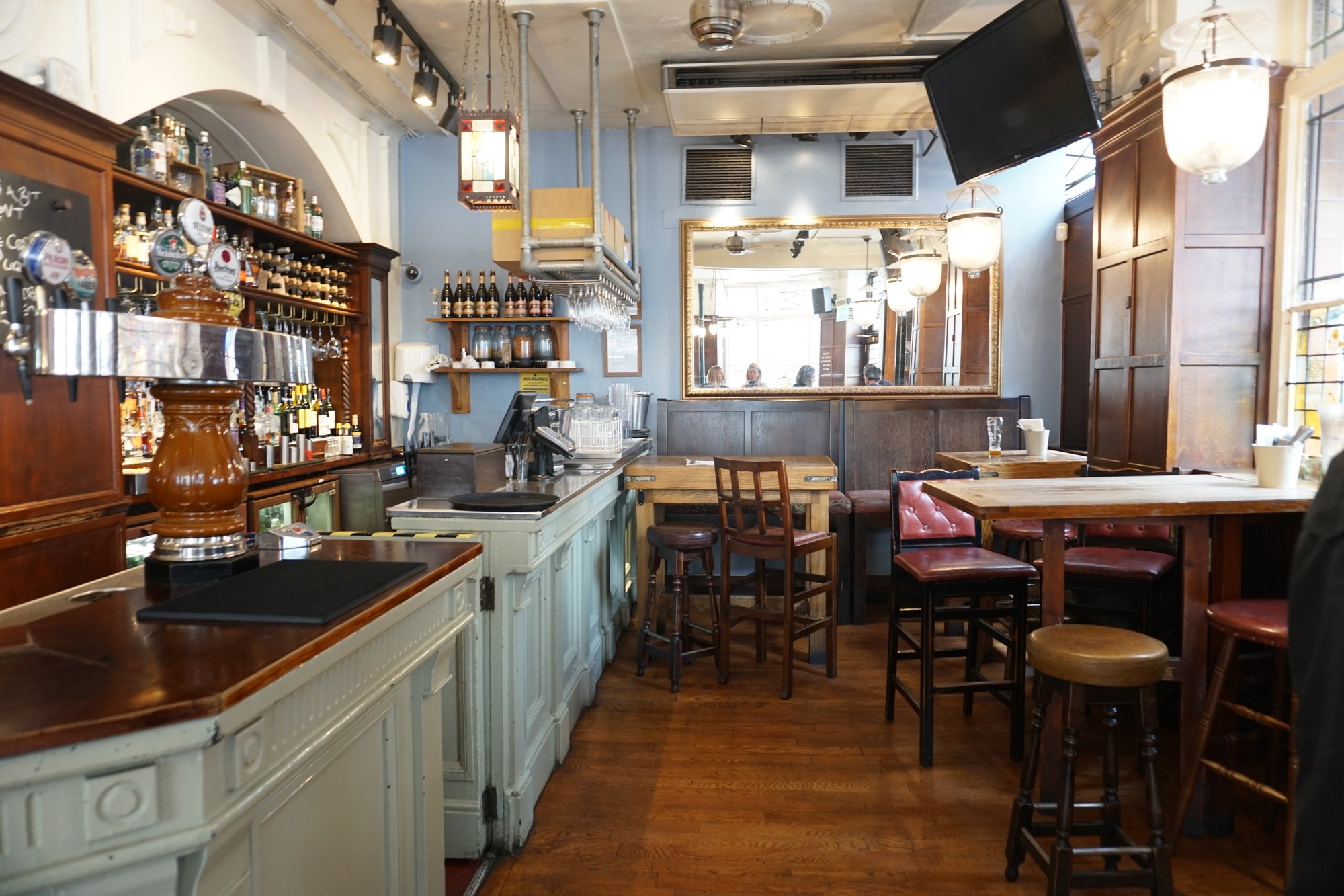 The Top 17 London Experiences and the Souvenirs to Remember them by