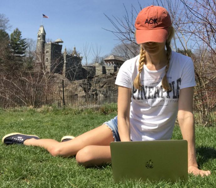 how make money travel blog