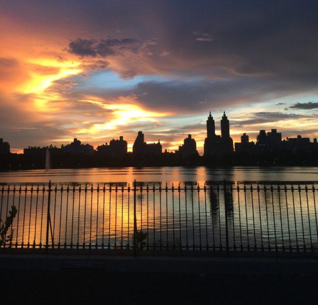 start successful travel blog earn money nyc location