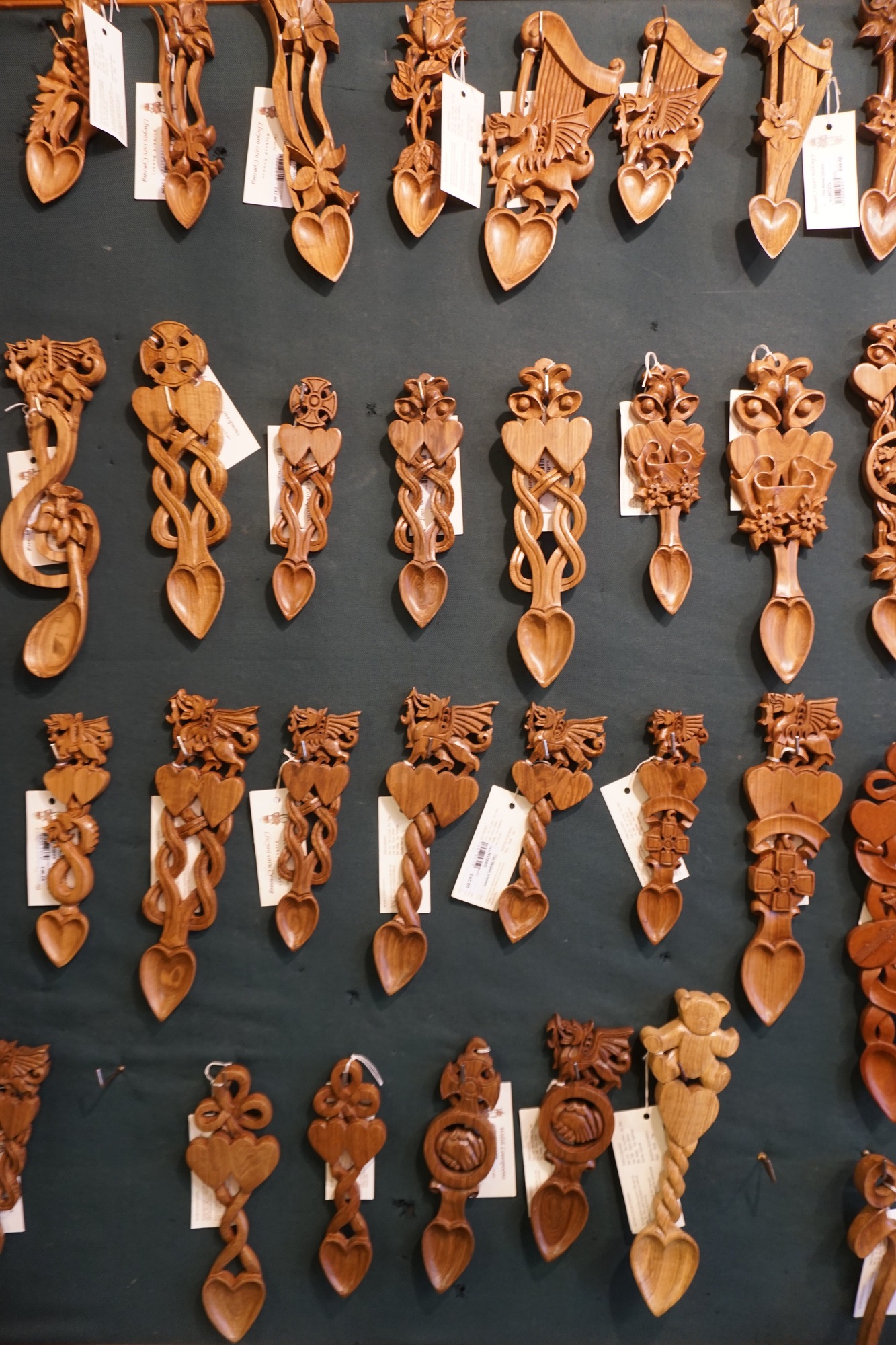 Best of Cardiff, Wales Souvenirs and Experiences Souvenir Finder