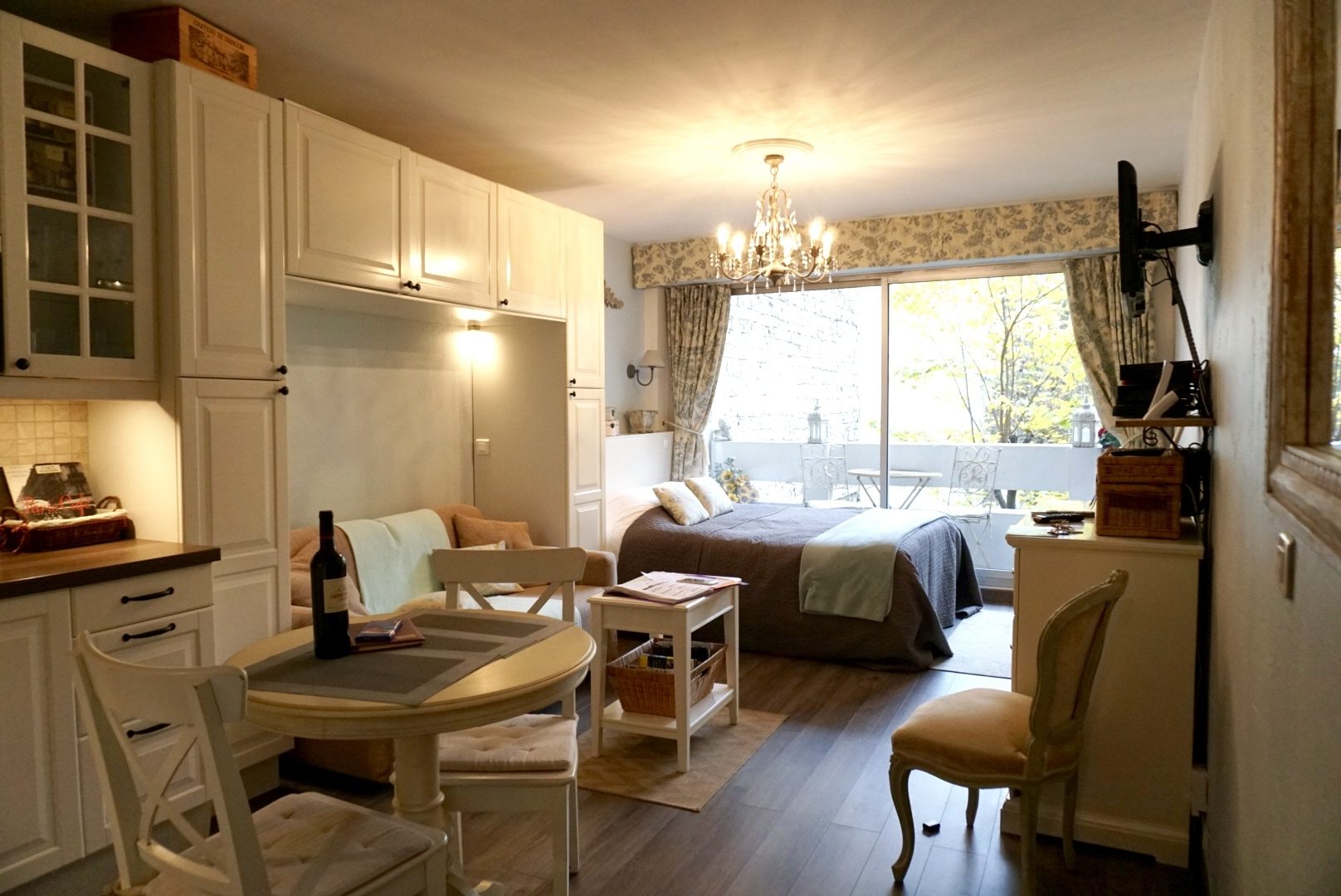 Cobblestone paris apartment