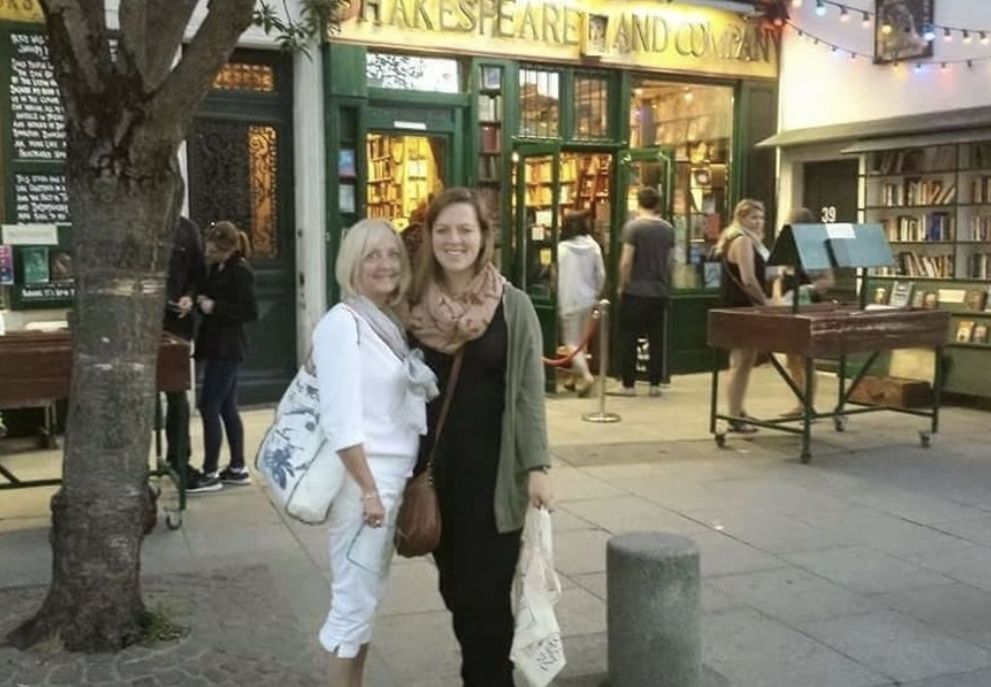shakespeare and company bookstore paris outsides store
