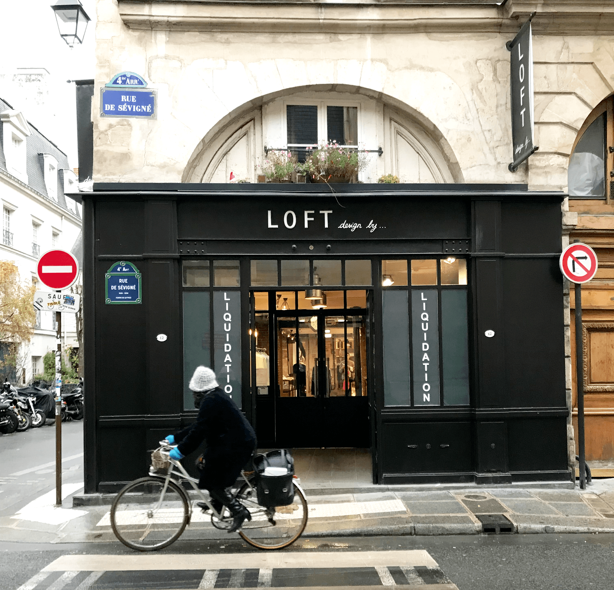 Ultimate Guide to Paris Outlet Shopping, Discount Stores and Sales - Souvenir Finder